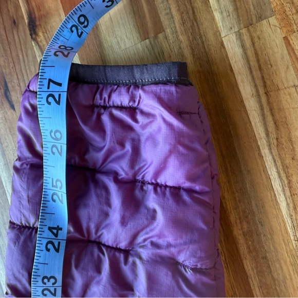 Patagonia Women's Plum Micro Puff Hoody - Picture 8 of 9